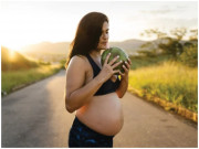 Bà bầu - Những lầm tưởng và lưu ý khi mẹ bầu uống nước dừa trong thai kỳ