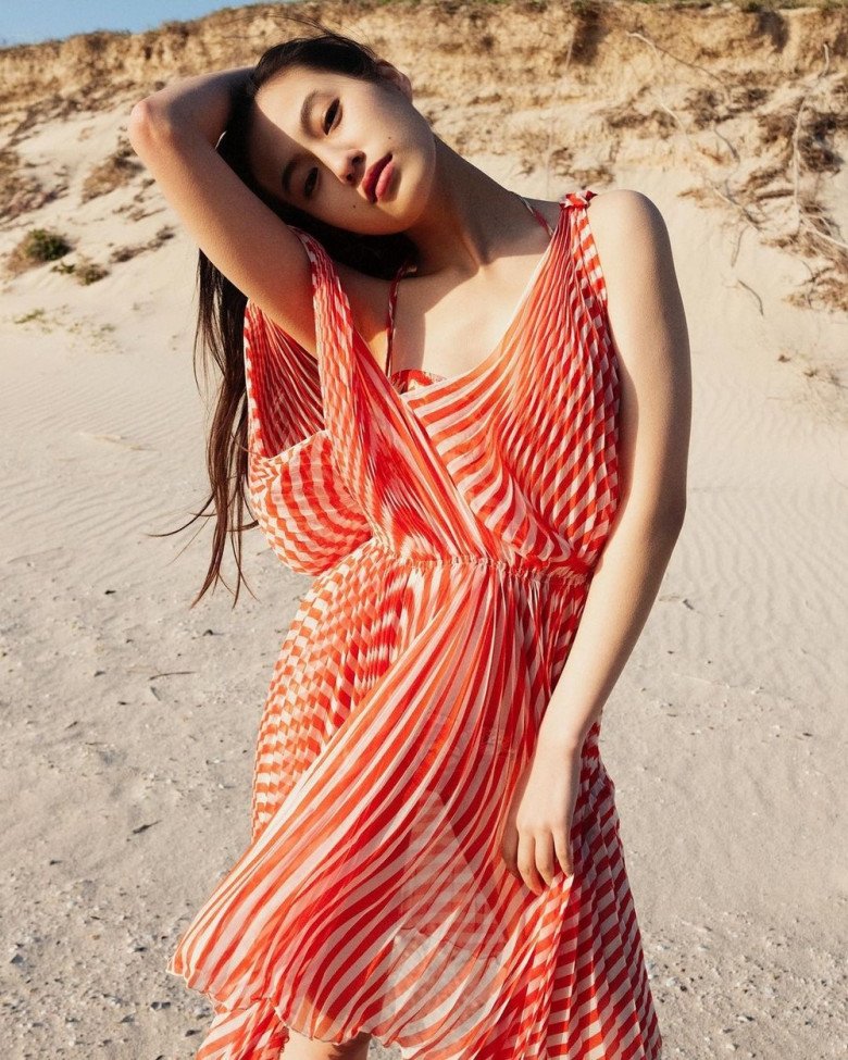 身長わずか 1 メートル 58、日本のエンターテインメント業界で有名な美しさは、今でも何百万人もの男性を恋に落ちさせます - 6