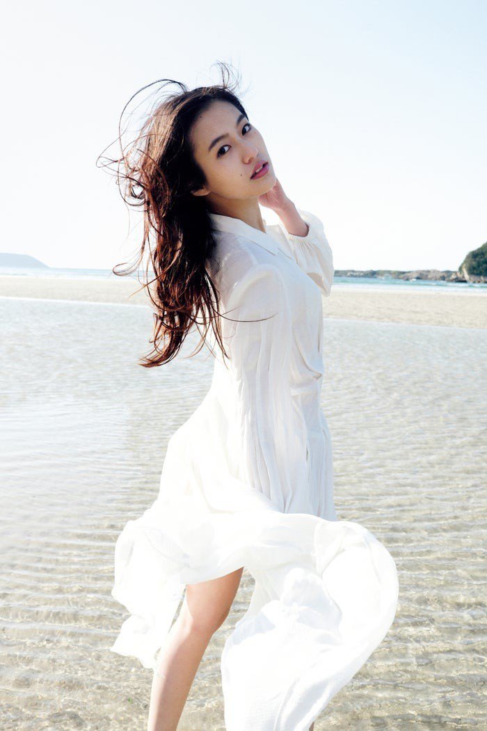 身長わずか 1 メートル 58、日本のエンターテインメント業界で有名な美しさは、今でも何百万人もの男性を恋に落ちさせます - 7