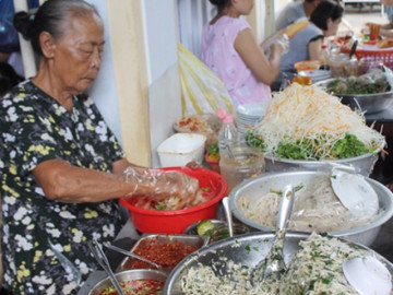 Bán món lạ lùng suốt hơn 30 năm ở Đà Nẵng, quán ăn này lúc nào cũng nườm nượp khách