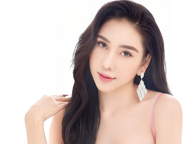 Hoa hậu Trịnh Thanh Hồng khoe nhan sắc rạng rỡ đầu năm mới