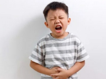 Bé trai 3 tuổi đau bụng tưởng rối loạn tiêu hóa, đến viện phát hiện bệnh hiếm, dạ dày xoắn 180 độ