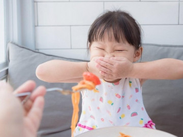 Bé 9 tuổi nhập viện vì viêm loét dạ dày, bác sĩ cảnh báo hàng loạt nguyên nhân khiến các mẹ giật...