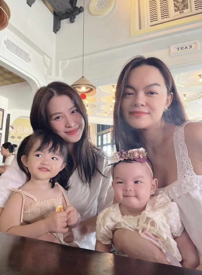 Du xuân với Đông Nhi, Phạm Quỳnh Anh amp;#34;ngậm ngùiamp;#34; vì con gái út không dễ thương như Winnie, thích cảm giác mạnh - 3