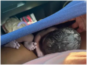 Khoảnh khắc em bé chào đời trong lúc bị cha mẹ bị kẹt xe gây bão mạng