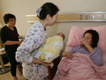 Tôi sinh chị chồng túc trực ngày đêm, vô tình nghe chị và bạn thân nói chuyện, tôi sợ lạnh sống lưng