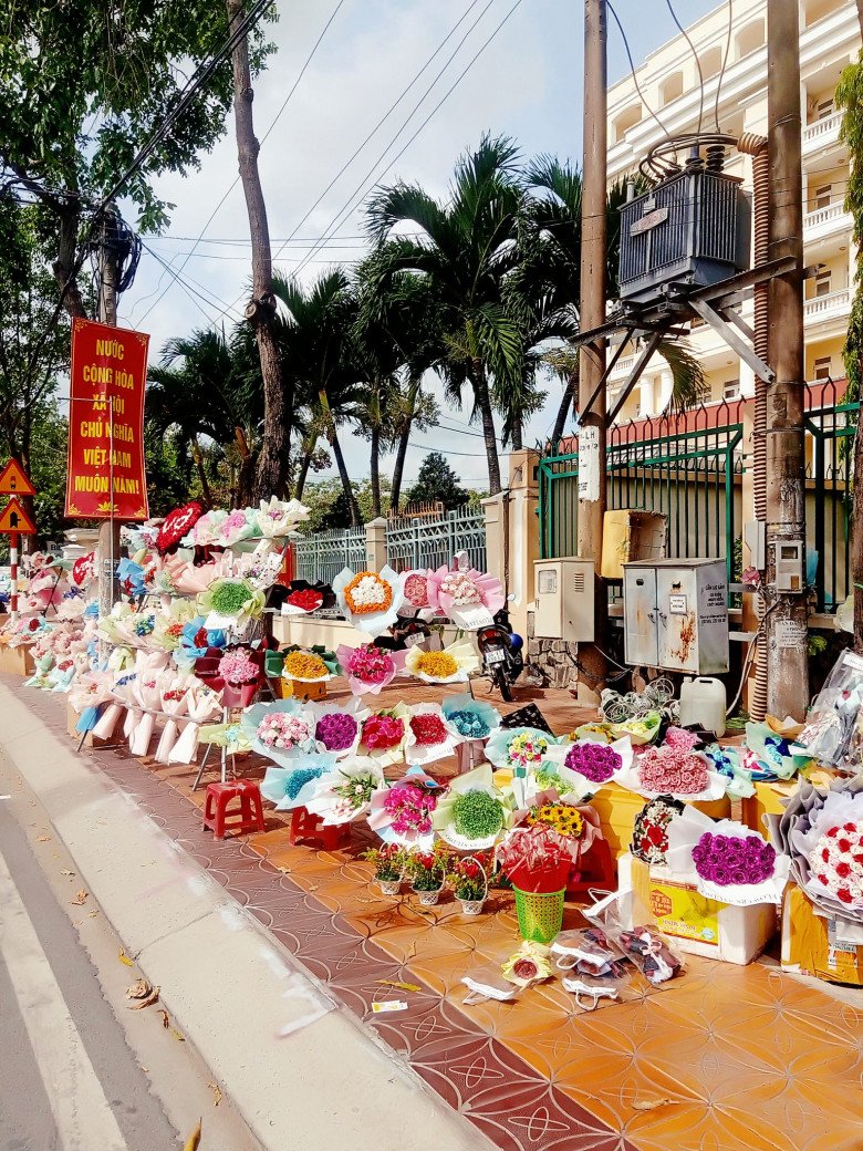Bó hoa từ rau xanh, củ tỏi..độc lạ ngày Valentine