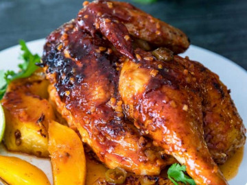 Có thể dùng những loại gia vị nào để tăng thêm hương vị cho thịt gà nướng?