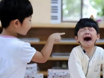 Con bị bạn đánh có nên dạy con đánh lại không?, câu trả lời của phụ huynh cuối cùng quá thông minh