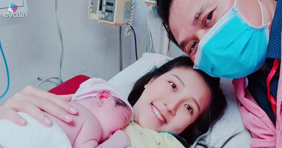 Mẹ bầu đang ngủ thì đau đẻ, chồng bất đắc dĩ đỡ đẻ cho vợ, bác sĩ chạy ...