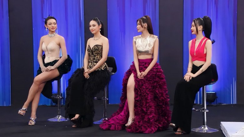 Danh tính cặp Á hậu là amp;#34;Nữ hoàng ảnh chếamp;#34; hot nhất cõi mạng, ăn mặc giống đi múa lân - 12
