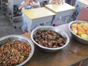 Làm mẹ - Đóng hơn 100 triệu/năm tiền ăn trưa ở trường, con khẳng định cơm ngon lắm, mẹ nhìn không nuốt nổi