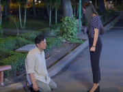 Làm vợ - Dắt con ra khỏi nhà, chị dâu xin bố mẹ tôi một điều, anh trai vội vàng chạy theo quỳ xin chị tha thứ