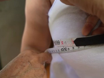 Người phụ nữ Sài Gòn sở hữu vòng một 1,3m, cả đời chỉ ước có 2 chiếc áo ngực vừa cỡ