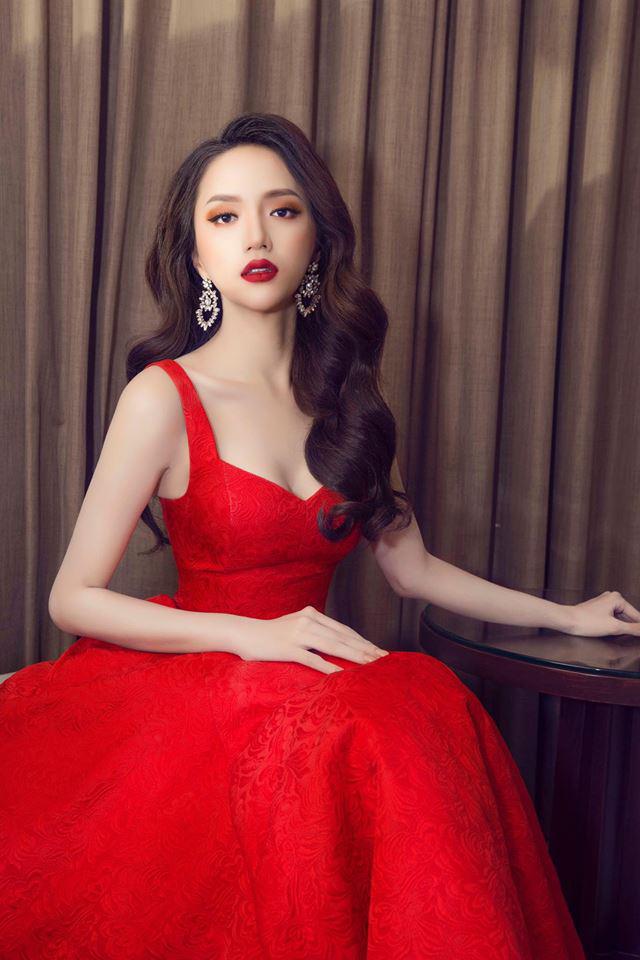 Hương Giang diện váy 37 triệu đi tiệc hôn hít với Matt Liu body nóng  bỏng lấn át cả người mẫu hãng