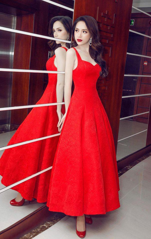 Điểm lại những bộ váy tôn dáng cực đỉnh của hoa hậu Hương Giang