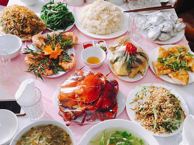 Gái Quảng Ninh khoe cỗ cưới toàn hải sản, dân tình rần rần xem cỗ cưới đoán quê