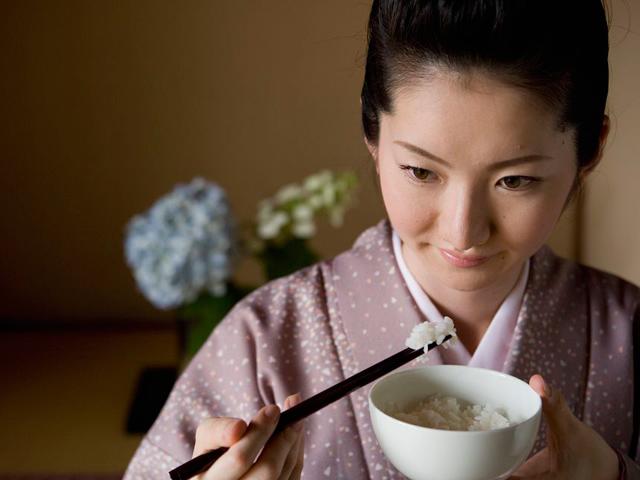 Bí quyết hàng trăm năm khiến phụ nữ Nhật sống lâu nhất thế giới và không bị béo phì