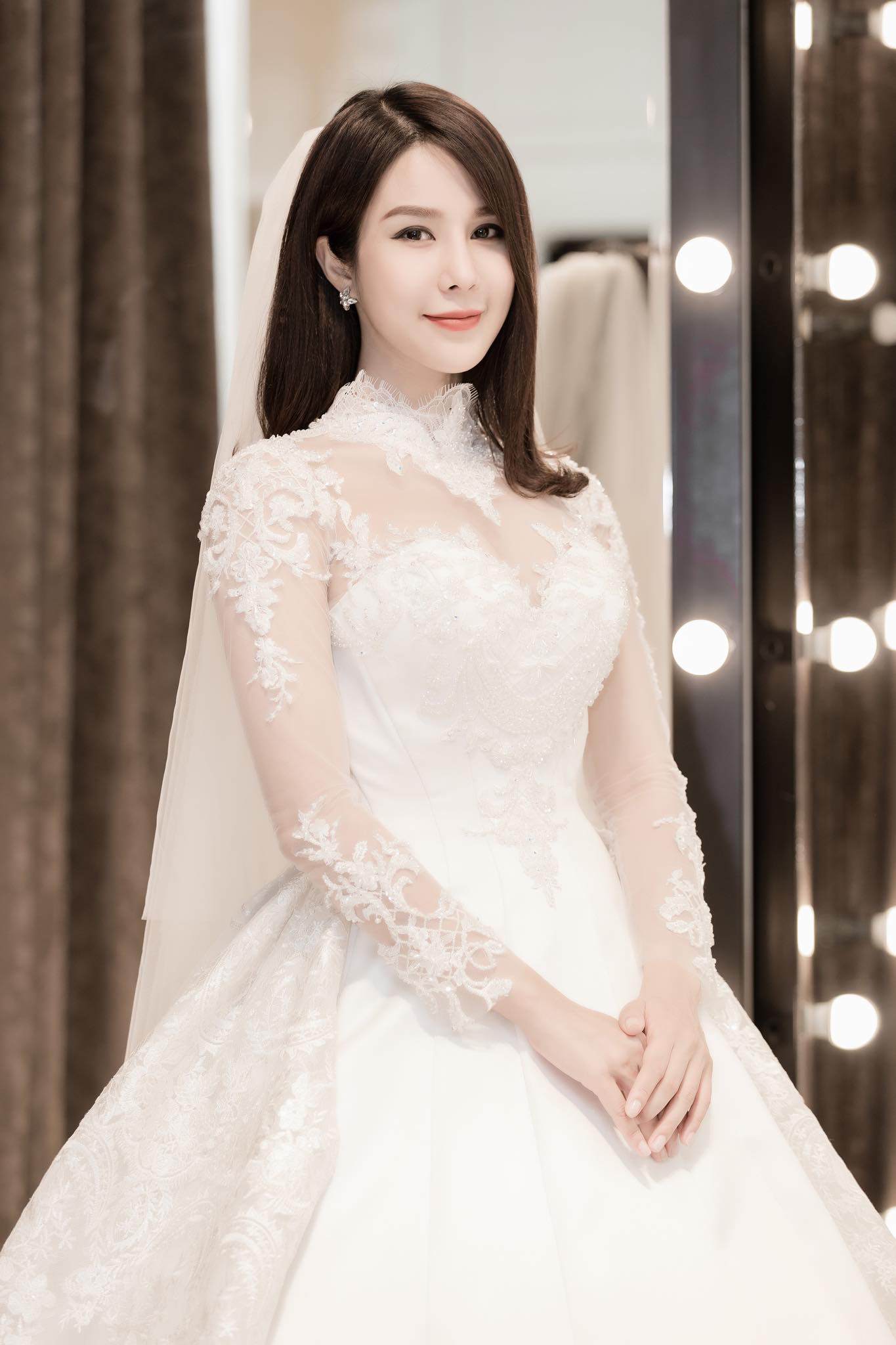 Hoàng Thùy hóa cô dâu xinh đẹp khi thử váy cưới  Thời trang  Việt Giải Trí