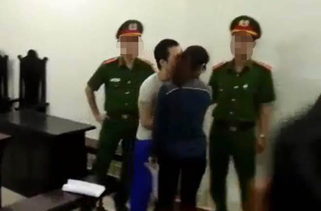 hanh dong bat ngo cua tu tu tho "sut" danh cho ban gai cu truoc phut "chia ly" - 2