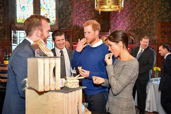 chuan bi lam dam cuoi, hoang tu anh harry va dien vien meghan markle chon chiec banh cuoi "khac thuong" - 1