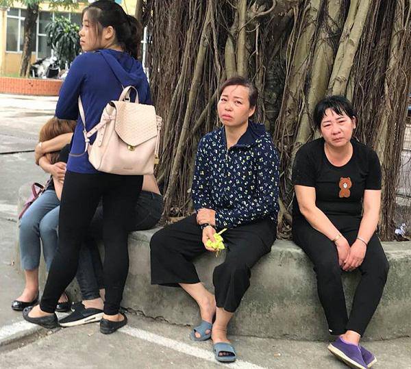 tin tuc 24h: xe long tieng khoc goi cha cua 3 con nam benh nhan tu vong khi mo tay - 1