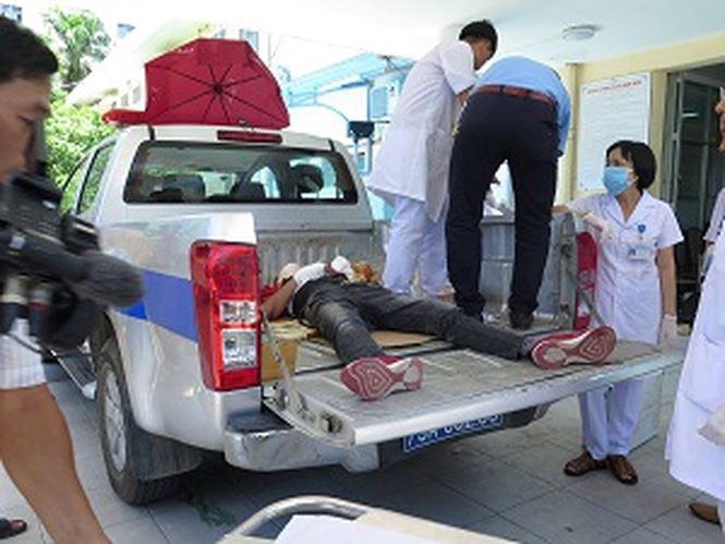 lat xe deo khanh vinh, 17 can bo huu tri cong an yen bai thuong vong - 2