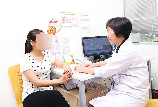 me mang thai tuan 32 bat ngo ra mau, di kham chet lang khi nghe ket luan cua bac si - 1