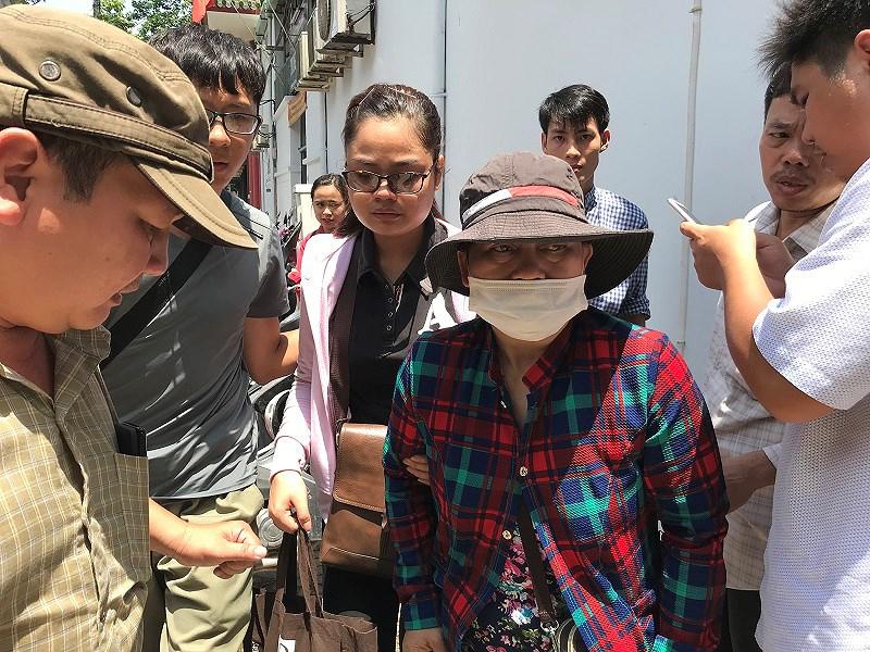 vo sap cuoi khoc ngat ben linh cuu cua "hiep si" nguyen hoang nam - 2