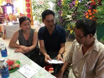 Diễn viên Minh Luân lặng lẽ đến viếng hiệp sĩ xấu số, Ngọc Trinh ủng hộ 25 triệu đồng