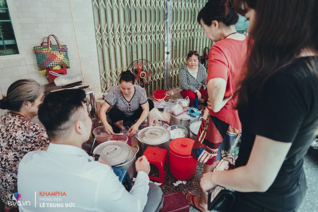 ganh hang tao pho 20 nam cua me nam dinh nuoi 2 con hoc thac si, mua duoc nha hn - 14