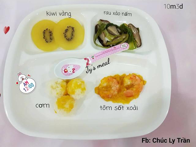 me tre kheo tay lam mon an dam ngon, be 17 thang chua tung chan an, tang can deu deu - 11