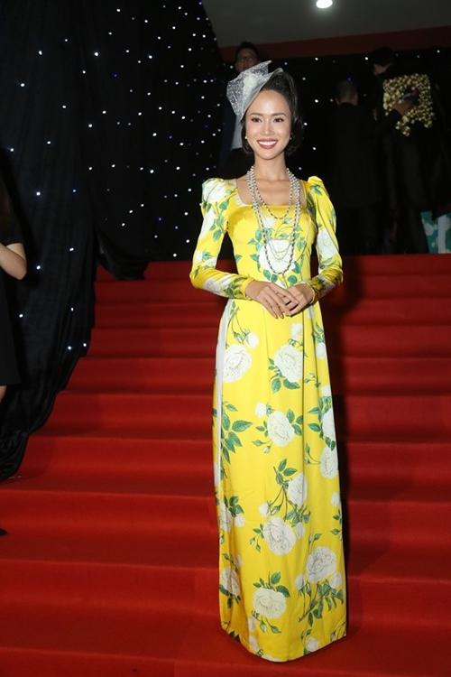 hoa hau h' hen nie, do my linh mang sac vang cong pha manh me lang mot viet - 12