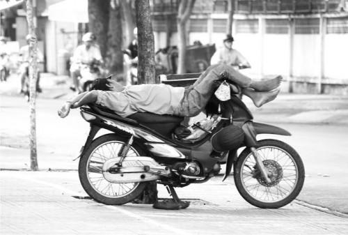 tin tuc 24h: vu vo vao nha nghi voi truong cong an xa, tiet lo bat ngo tu nguoi chong - 2