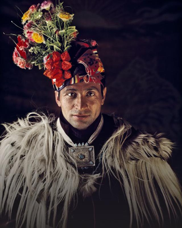 ky la bo toc noi dan ong duoc phep thoai mai "trao doi" vo voi bat ky ai - 4