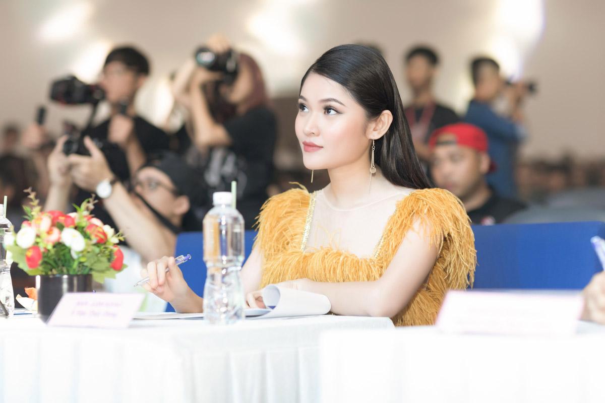 ra duong mac sexy khong ai bang nhung den truong ky duyen lai rat kin dao! - 10