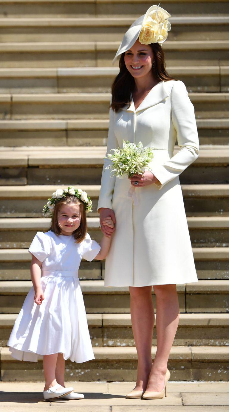 Cận cảnh váy cưới xa hoa của em gái công nương Kate Middleton  Báo Dân trí