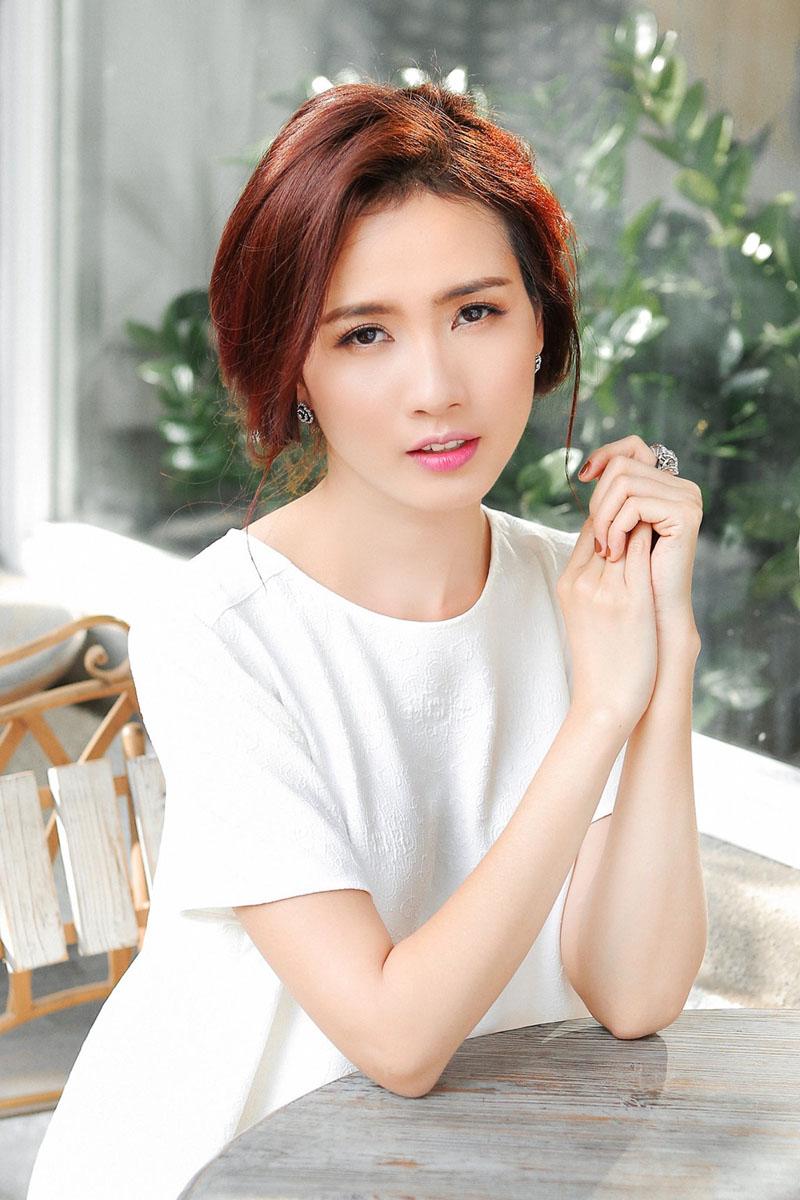 phan thi mo lot xac ngoan muc tu "gai que" da den nhem den sang chanh, trang non - 14