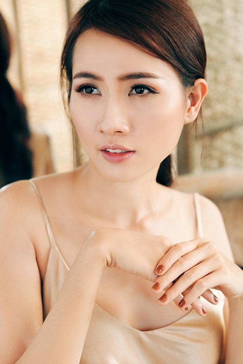 phan thi mo lot xac ngoan muc tu "gai que" da den nhem den sang chanh, trang non - 11
