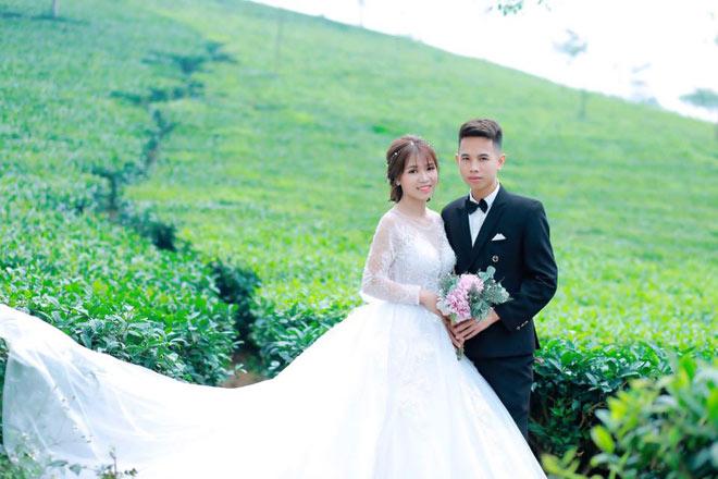 co dau tut vay cuoi cho con bu tren xe hoa gay xon xao dan mang - 2