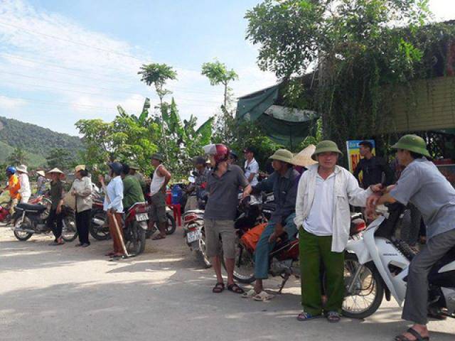 Hàng trăm người theo dõi khai quật tử thi nữ kế toán treo cổ trên đồi 6 năm trước