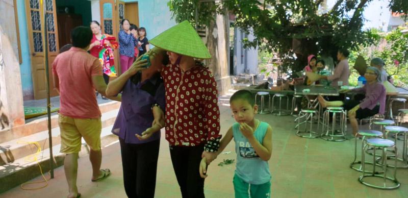 dam nuoc mat dua thi the lai tau se19 ve que nha - 8