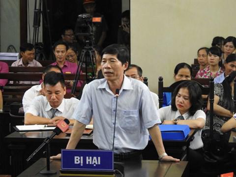 "lo" clip to lanh dao bvdk tinh hoa binh chi dao sua chua ho so - 1