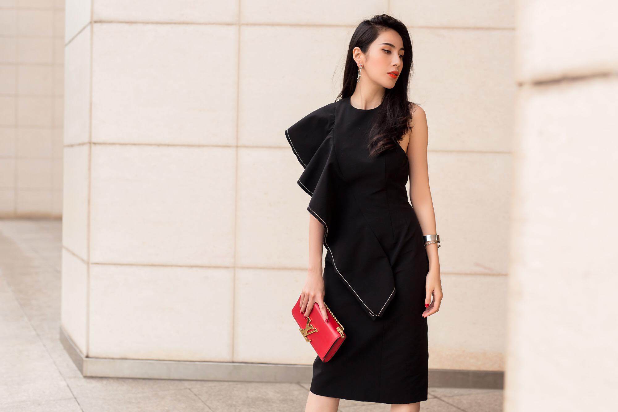 so huu gia tai trieu do nhung ba me mot con thuy tien chi dung moi mot chiec tui hieu - 5