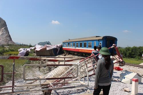 vu tai nan tau hoa kinh hoang o thanh hoa: khoi to, bat tam giam 2 nhan vien gac chan - 1