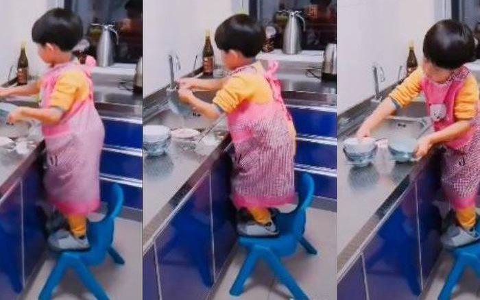 rua bat trong tam the chua bao gio vui nhu vay, be trai khien nhieu me cung phai "ne" - 1