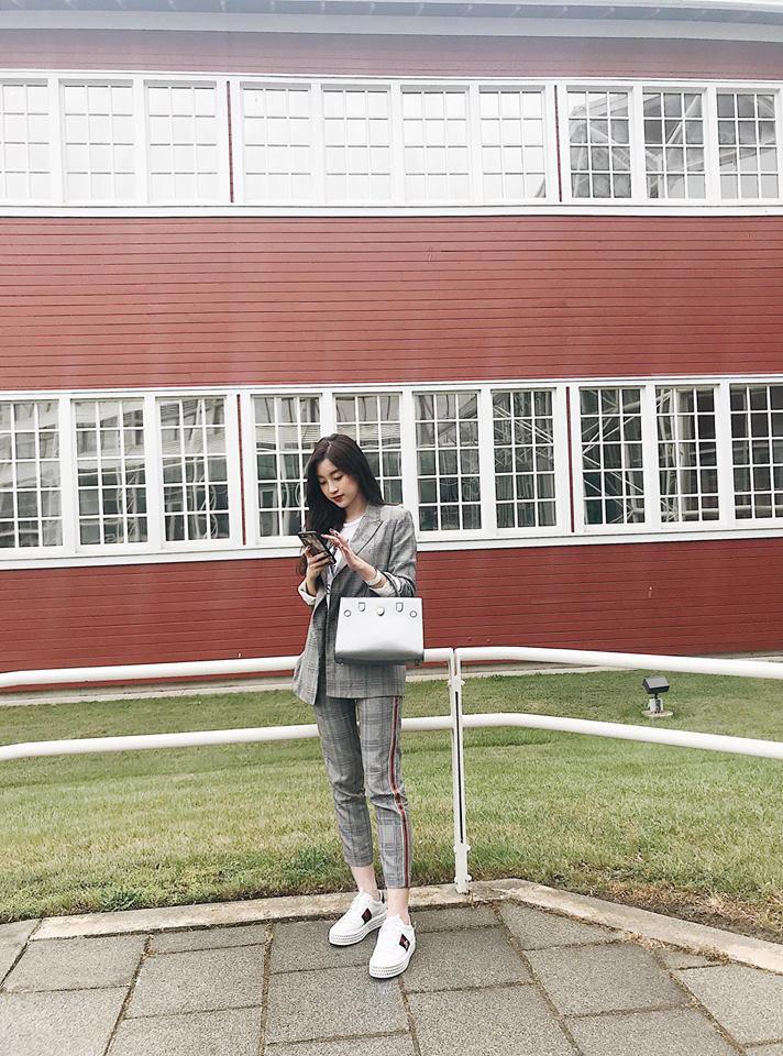 tiet lo gia tien chiec tui xach moi nhat cua hoa hau do my linh - 4