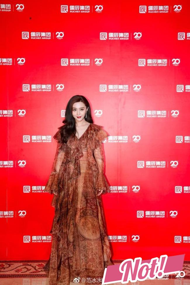 cung mac den trang ma ha tang van sang ngoi, phong cach phi phuong anh giam phong do - 14