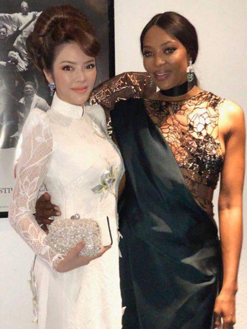 "bao den" naomi campbell toi viet nam nhung ne tranh truyen thong - 5