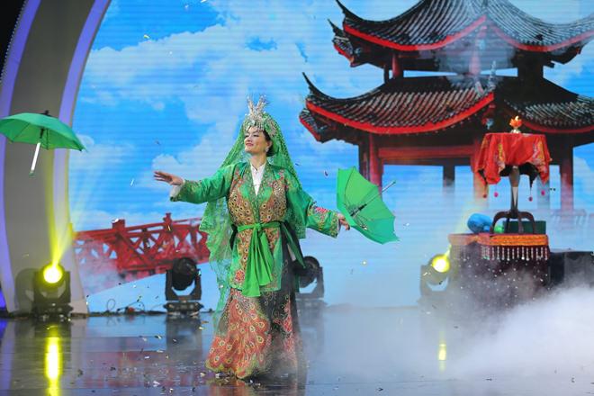 ly nha ky giat ban minh, het hon khi thi sinh vot duoc ech nhai ngay giua san khau - 11